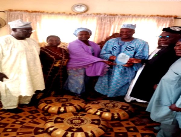 Courtesy Visit to Onira of IRA